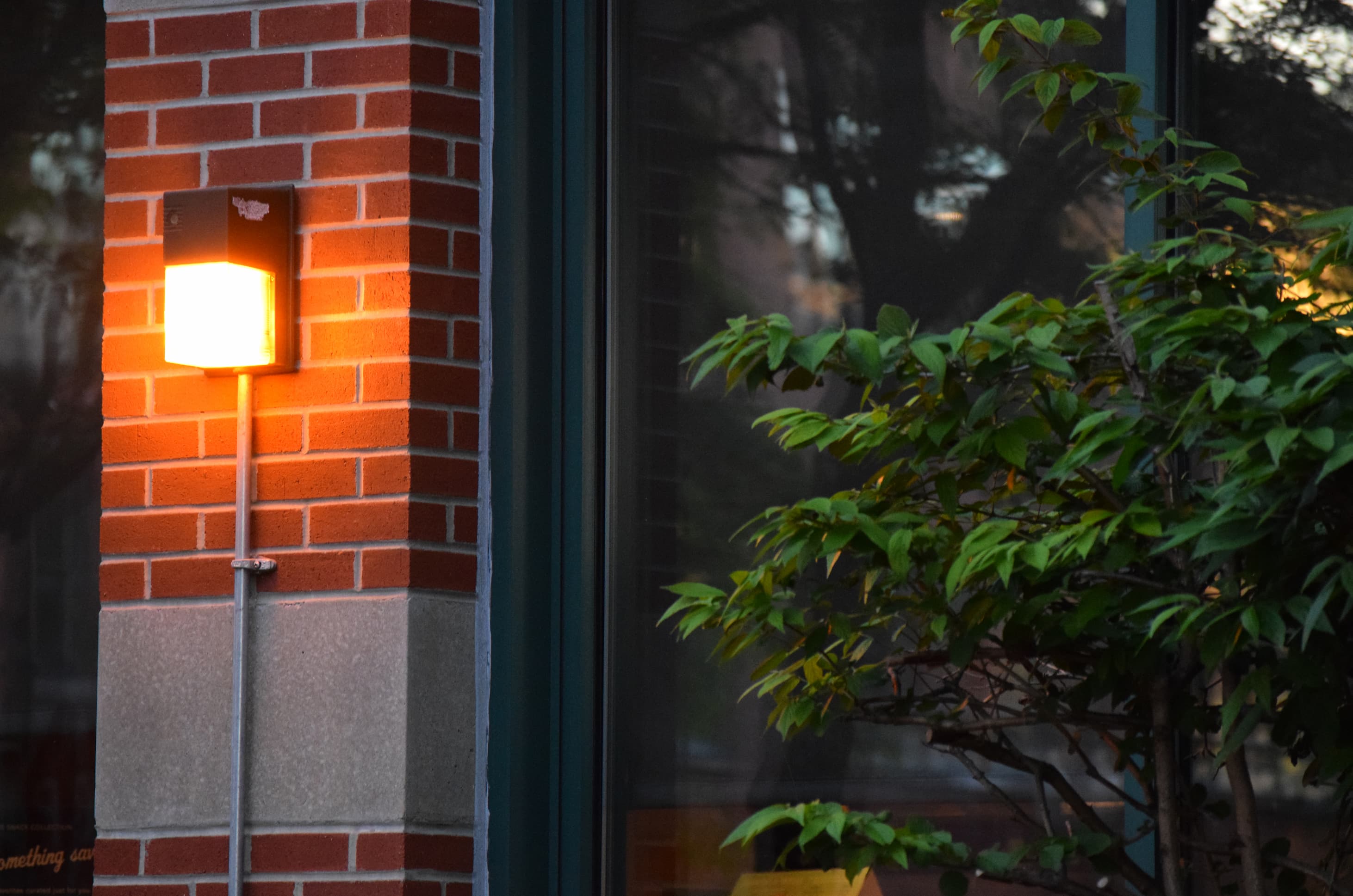 illuminated-lantern-attached-wall.jpg (1)