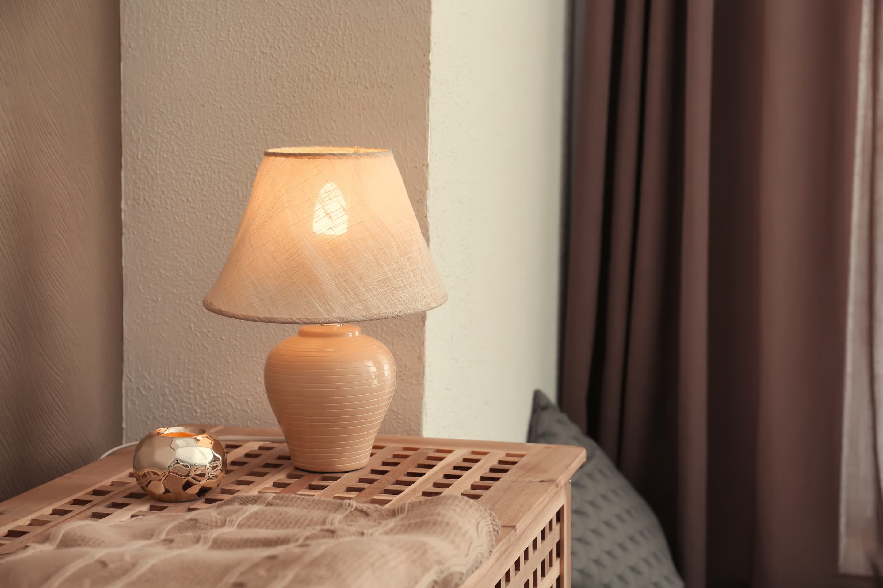 elegant-lamp-table-room-interior.jpg