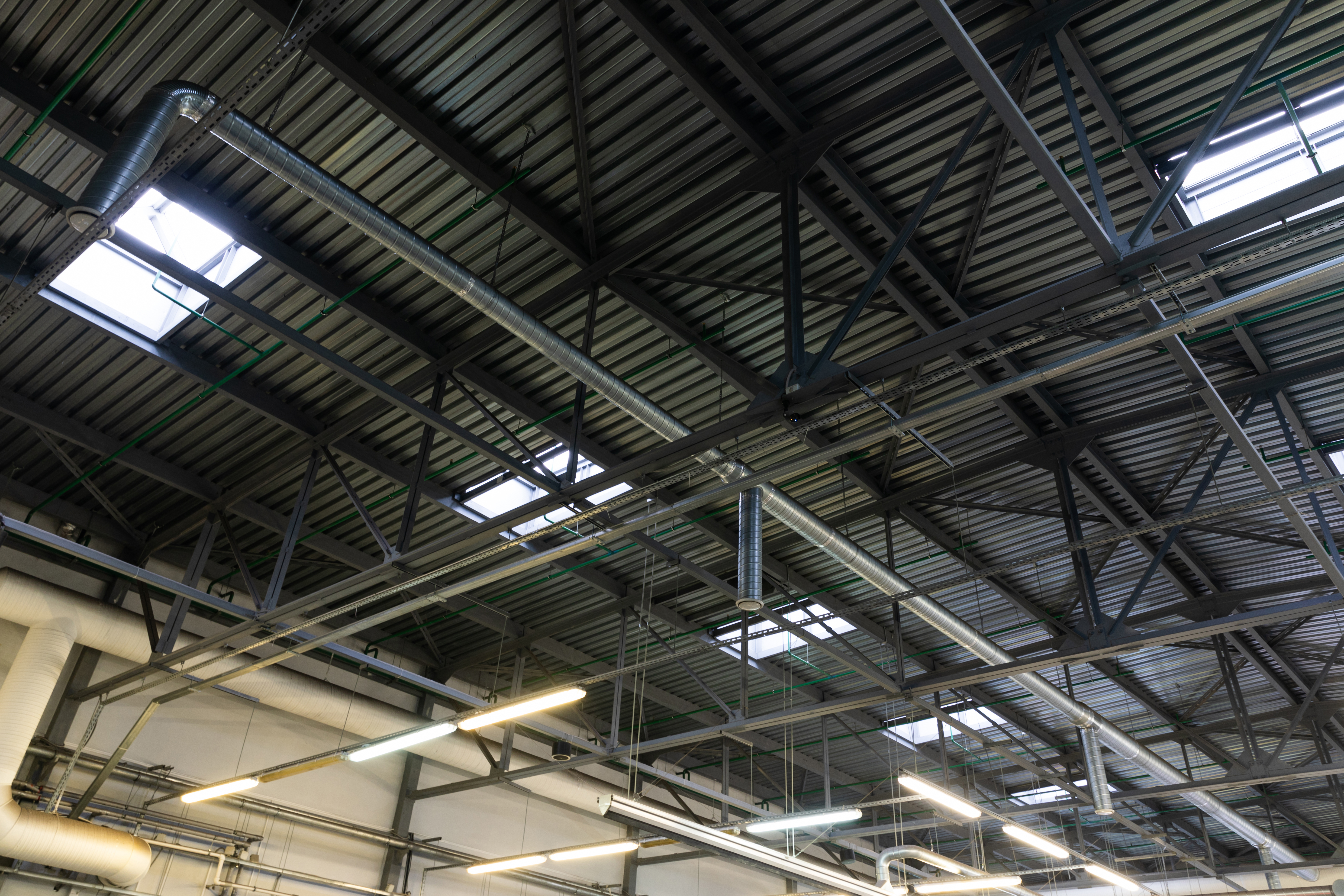car-service-center-ceiling-with-air-duct-system-roof-glazing.jpg